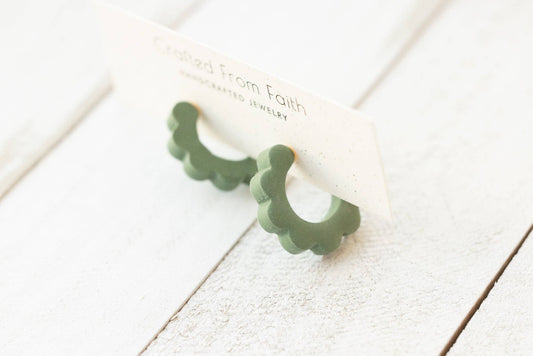 Scalloped Floral Huggies